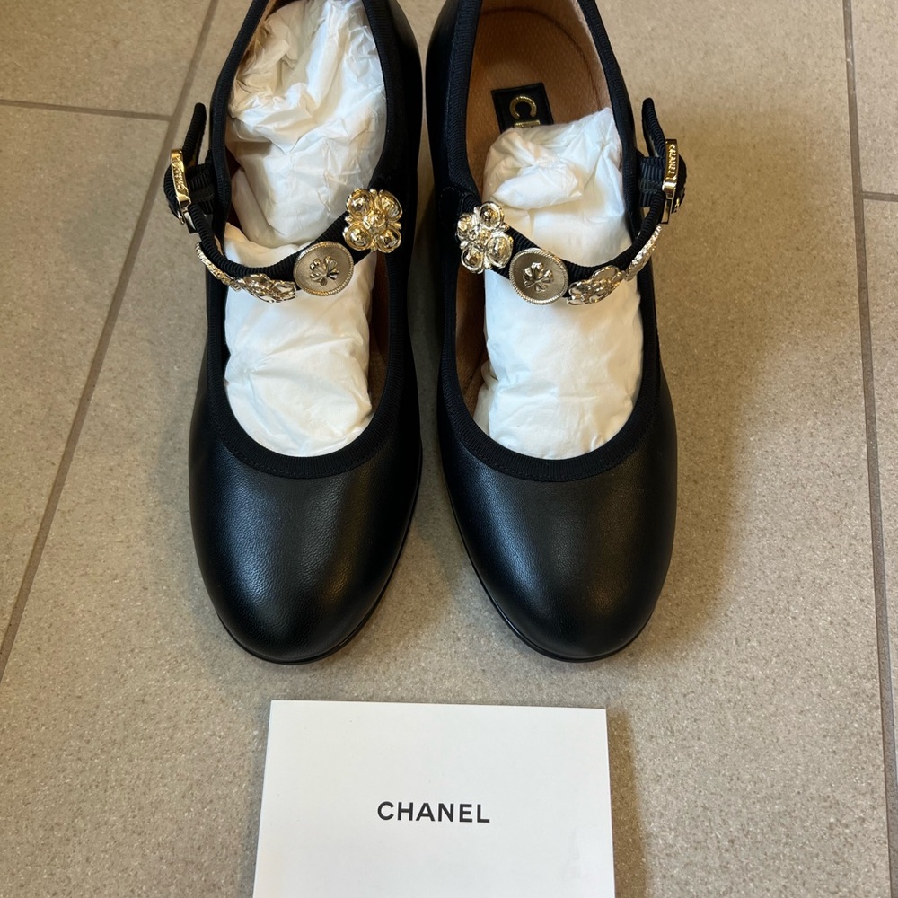 CHANEL Mary Jane - Picture 6 of 9